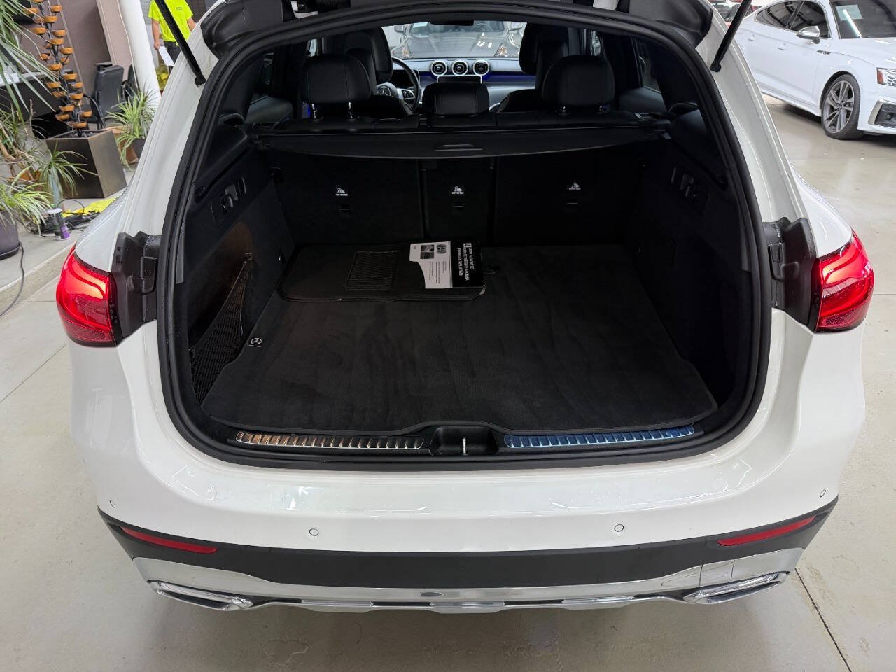 Used 2024 Mercedes-Benz GLC 300 image 9