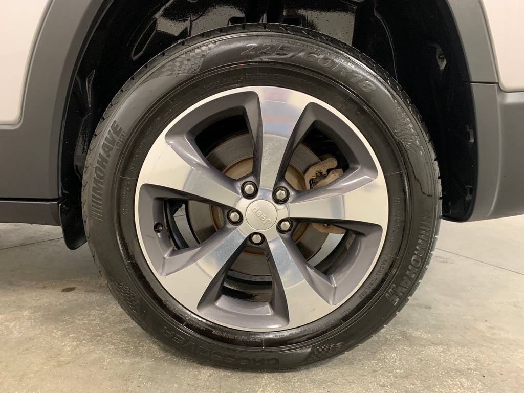 Used 2019 Jeep Cherokee Limited AWD/4WD image 24