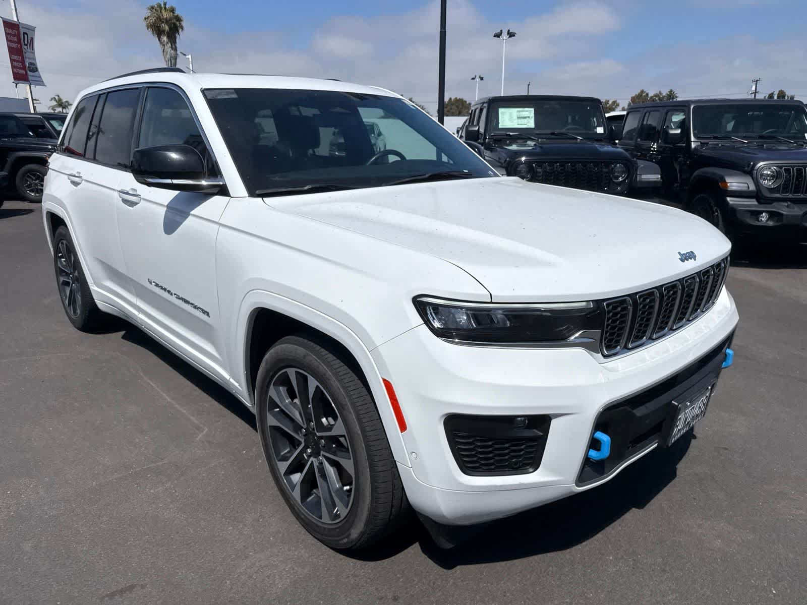 Used 2023 Jeep Grand Cherokee Overland w/ Advanced Protech Group III AWD/4WD image 8