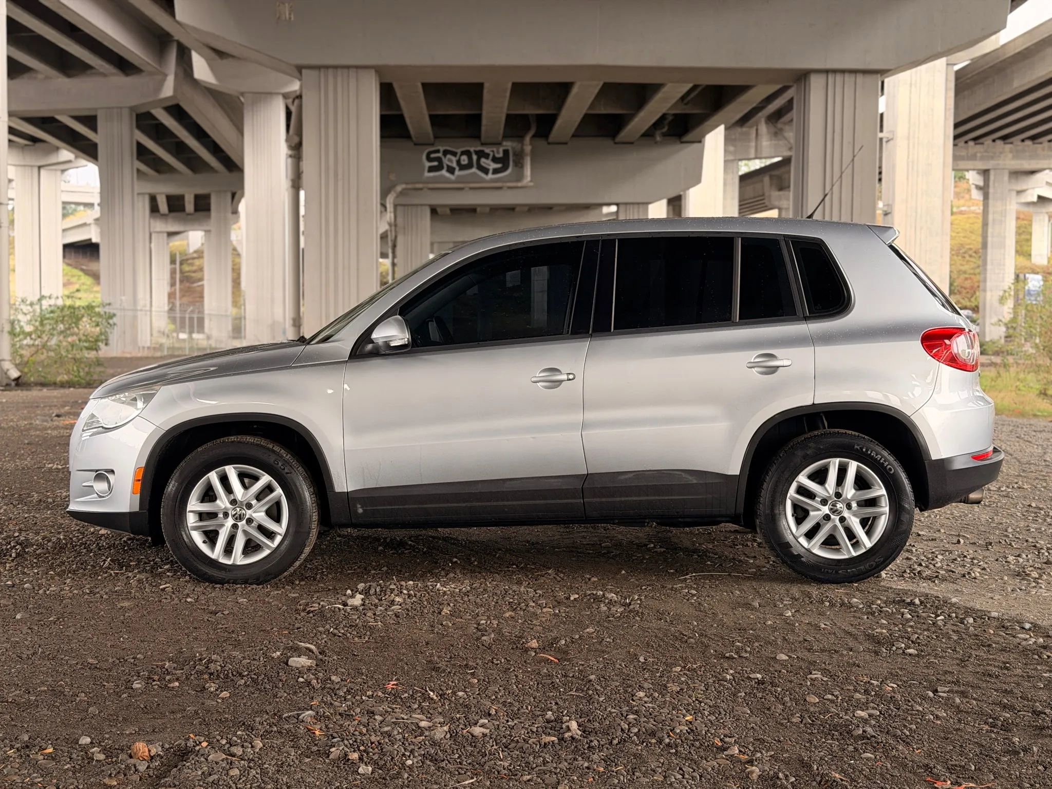 Used 2011 Volkswagen Tiguan S image 4