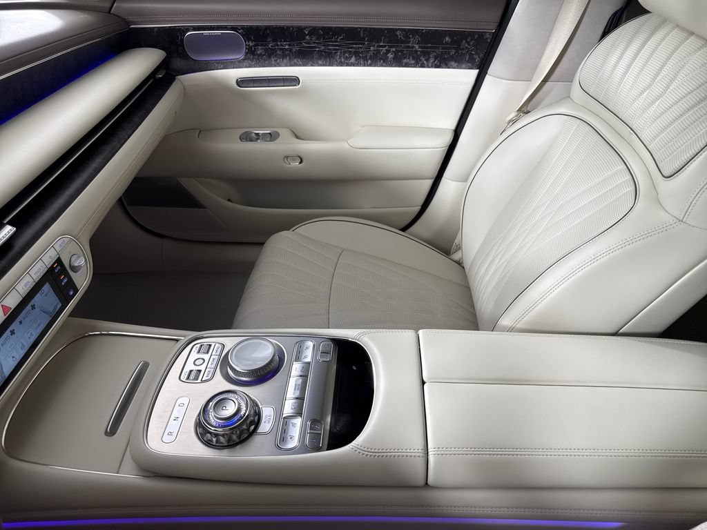 Used 2025 Genesis G90 3.5T AWD/4WD image 24