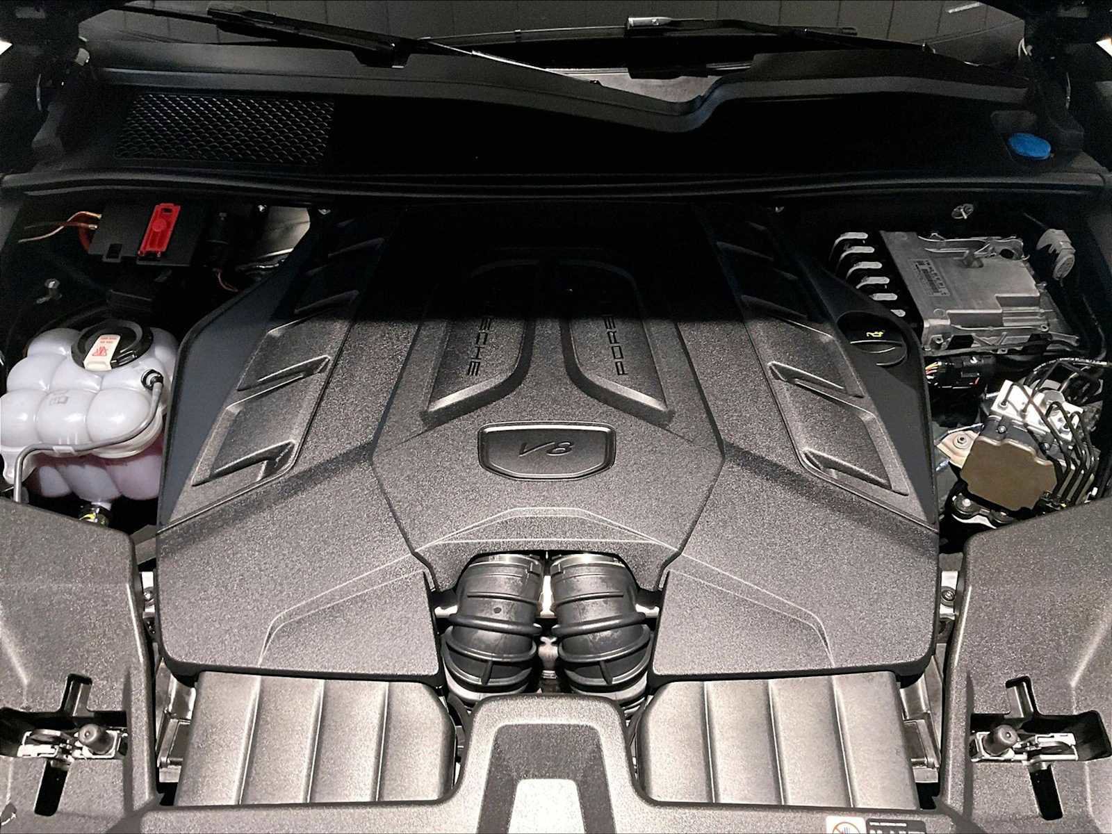 Used 2025 Porsche Cayenne GTS image 24