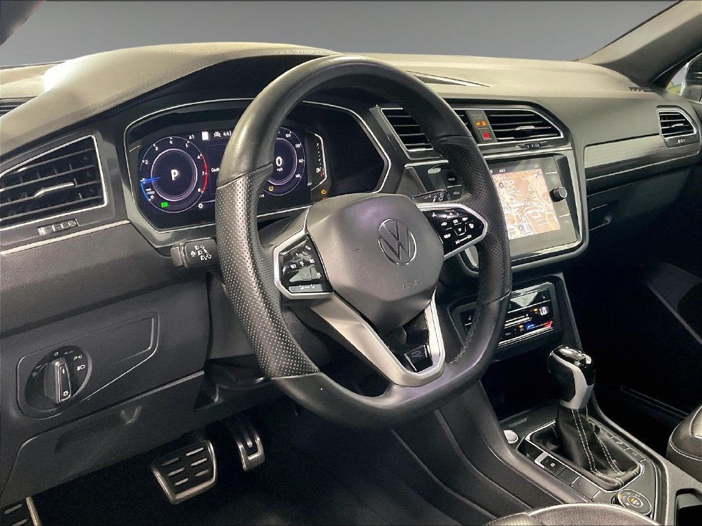 Used 2024 Volkswagen Tiguan SEL R-Line AWD/4WD image 8