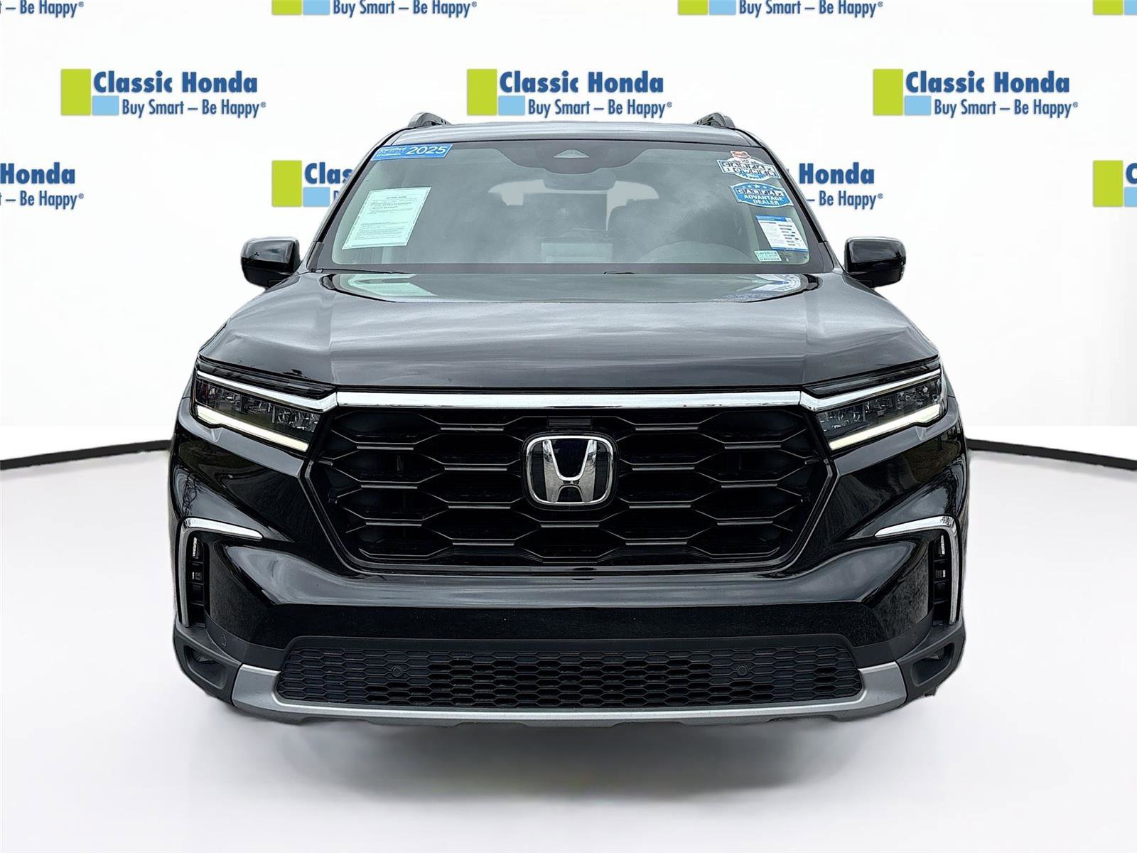 Certified 2025 Honda Pilot Touring image 2