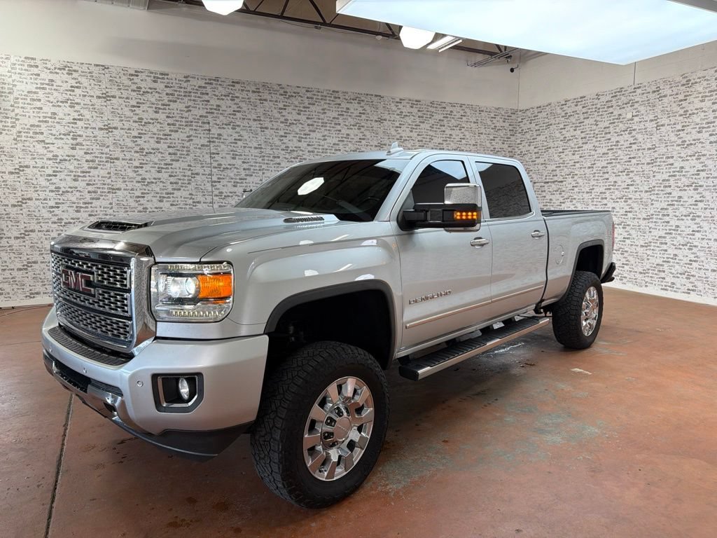 Used 2018 GMC Sierra 2500 Denali w/ Duramax Plus Package AWD/4WD image 3