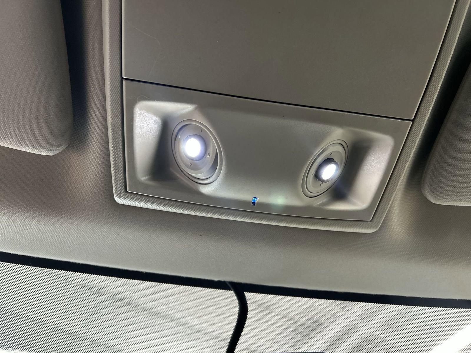 Used 2016 Chrysler Town & Country Touring w/ Driver Convenience Group FWD image 16