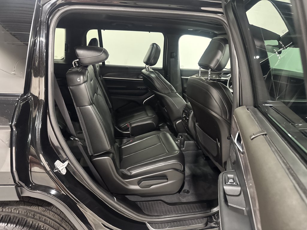 Used 2025 Jeep Grand Cherokee L Limited AWD/4WD image 25