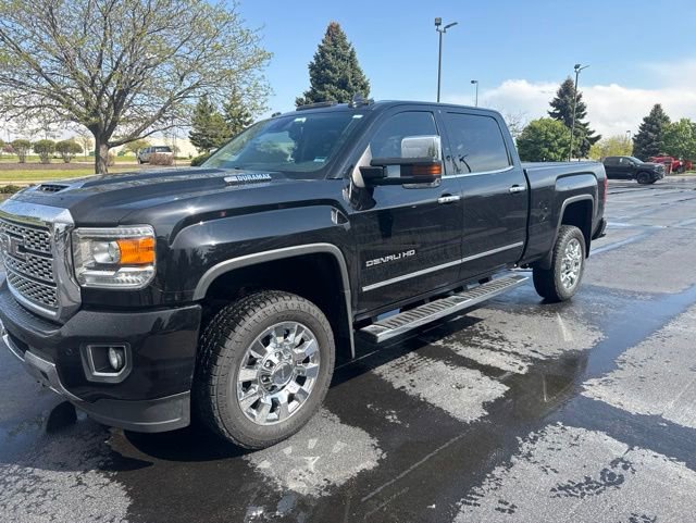 Used 2019 GMC Sierra 2500 Denali w/ Suspension Package, Off-Road AWD/4WD image 3