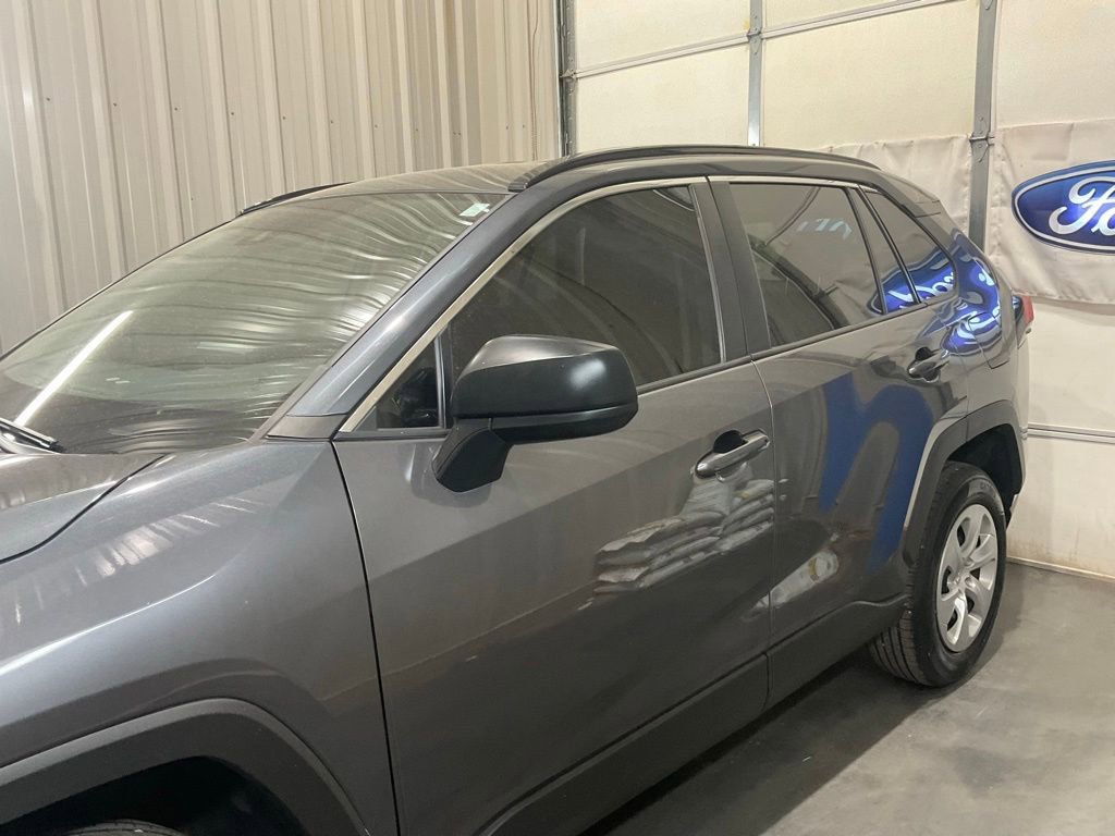Used 2021 Toyota RAV4 LE AWD/4WD image 5