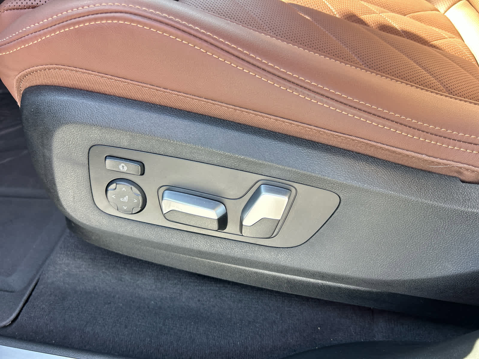 Used 2024 BMW X5 xDrive40i w/ Premium Package image 23