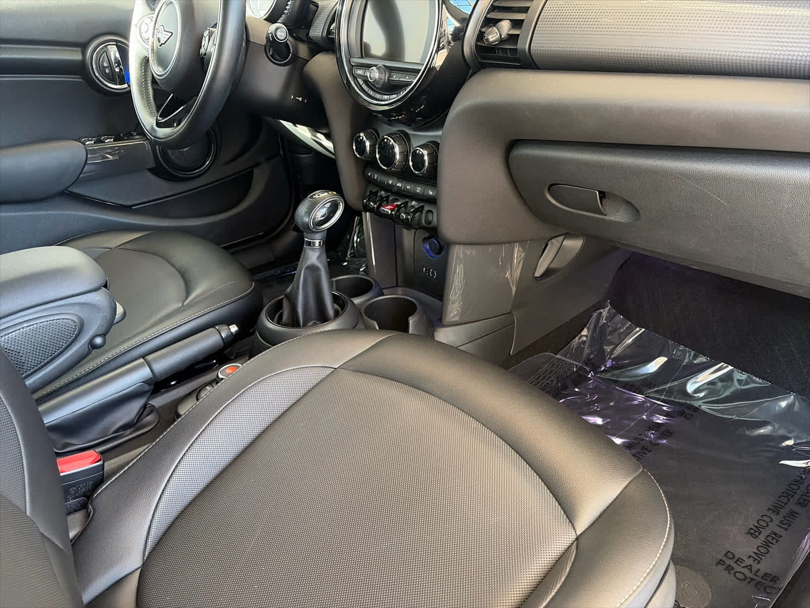 Used 2017 MINI Cooper 4-Door Hardtop FWD image 9