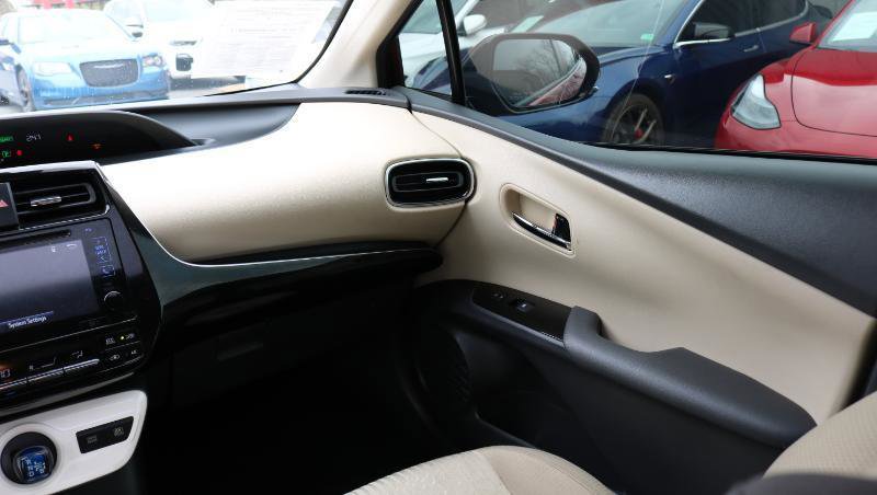 Used 2016 Toyota Prius Three w/ Advanced Technology Package image 17
