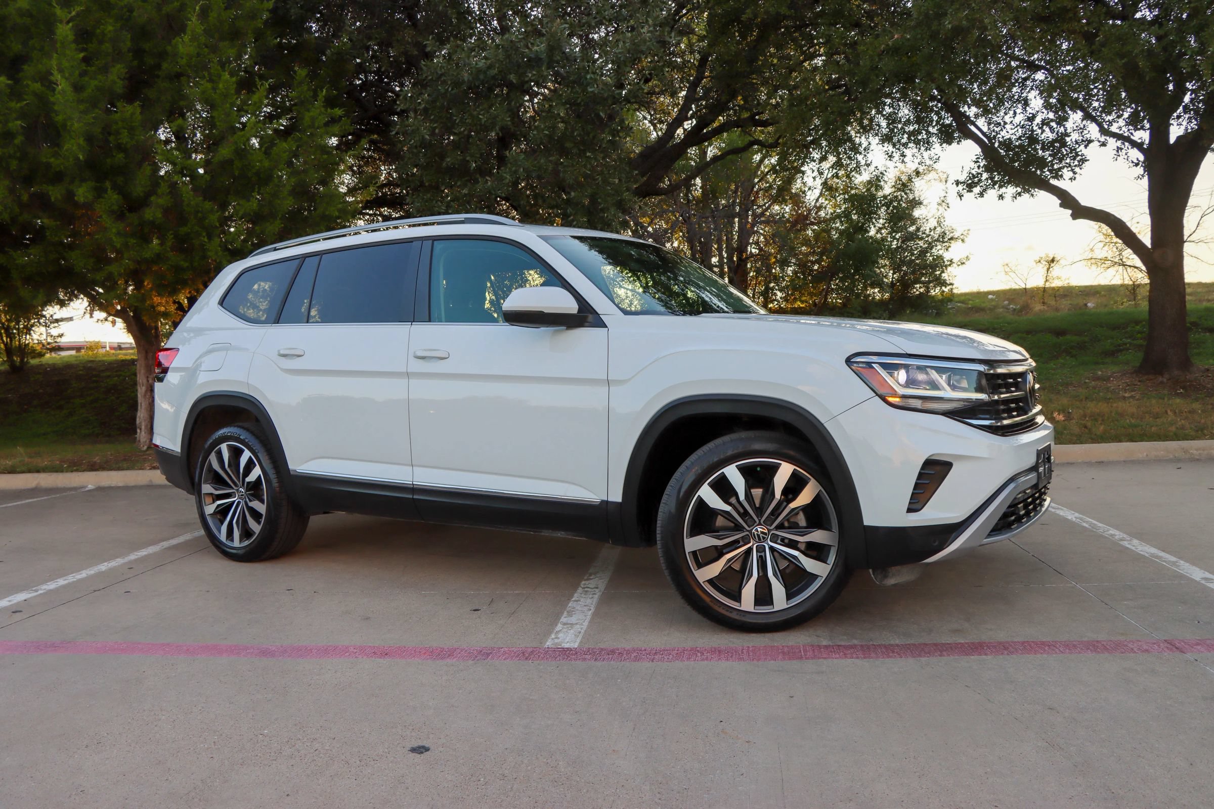 Used 2021 Volkswagen Atlas SEL AWD/4WD image 1