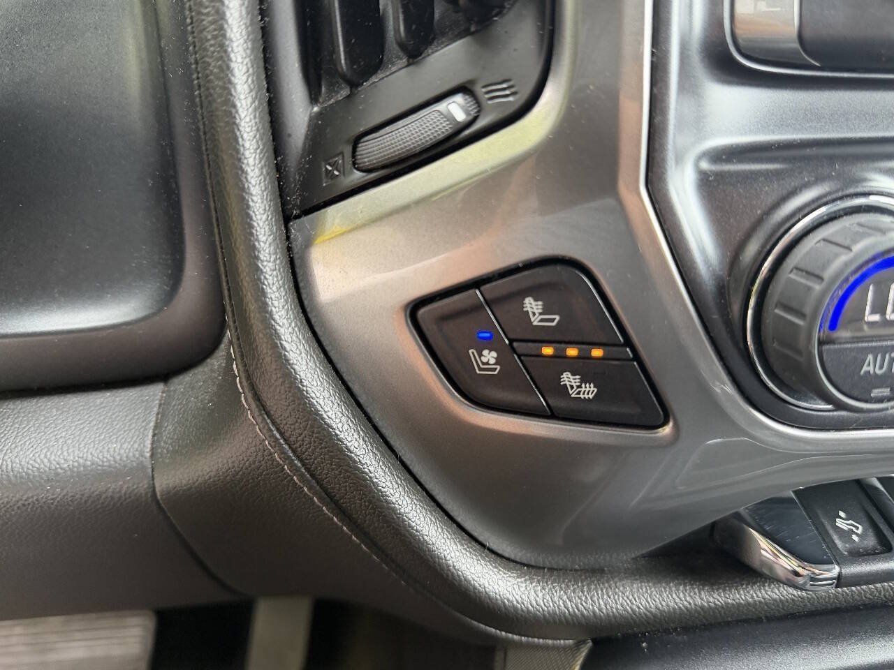 Used 2016 Chevrolet Silverado 1500 LTZ Z71 w/ LTZ Plus Package AWD/4WD image 17