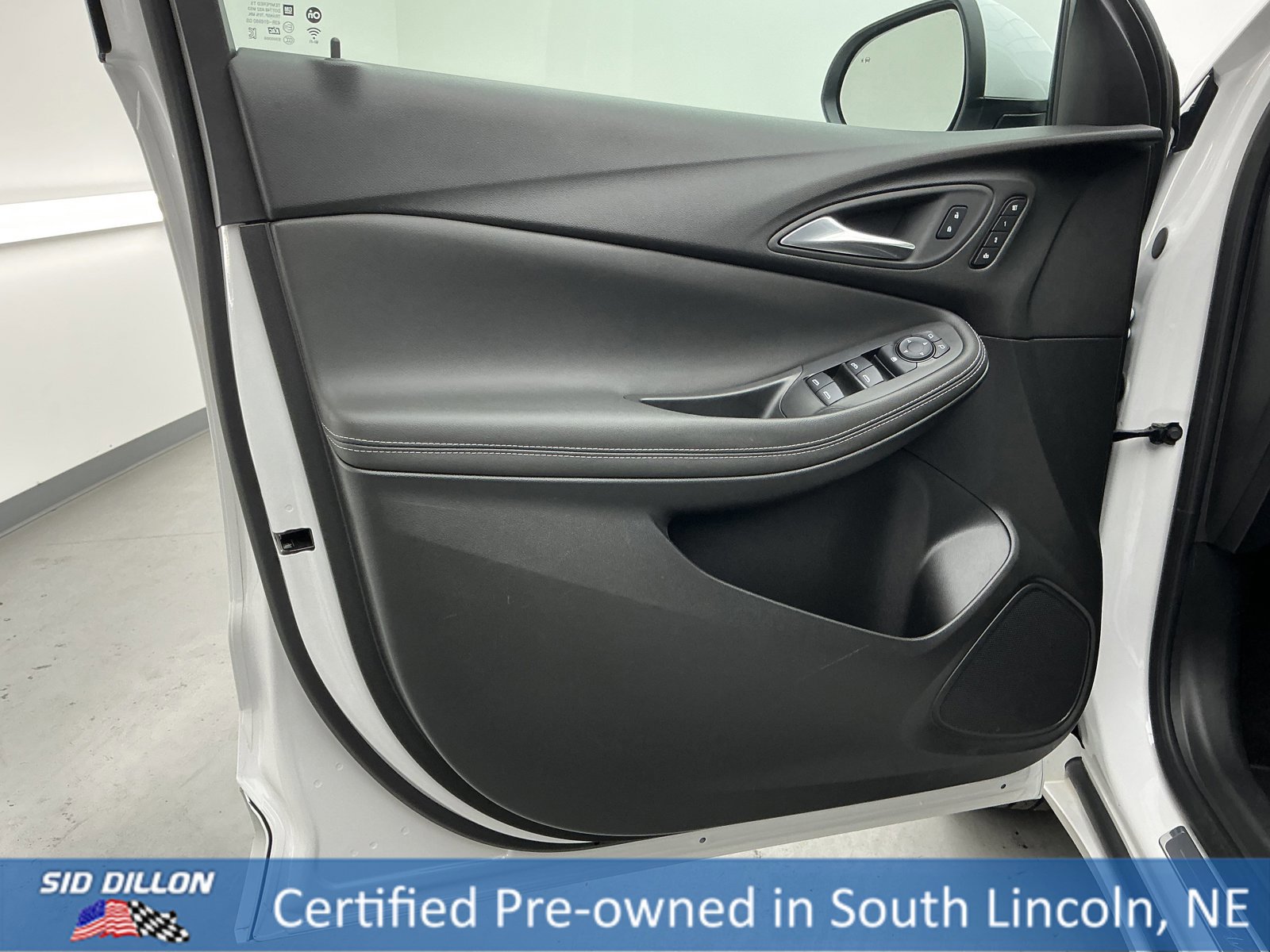 Used 2025 Buick Encore GX Avenir image 16