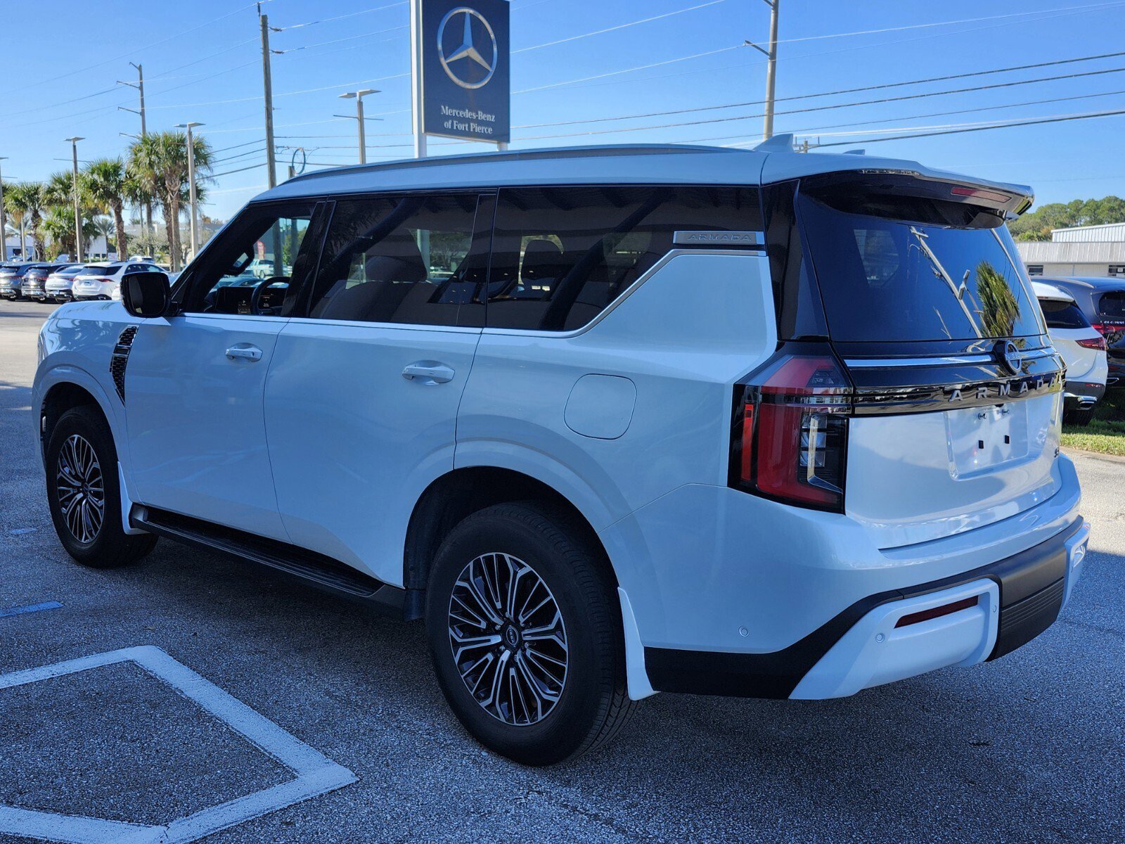 Used 2025 Nissan Armada SL w/ Captain's Chari Seat Package image 7