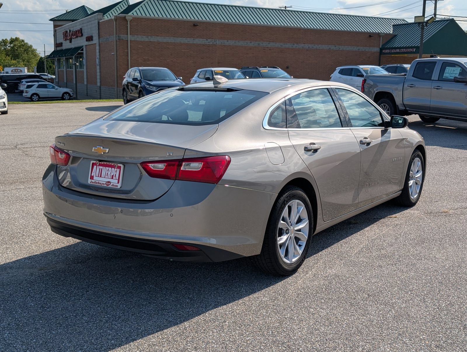 Used 2024 Chevrolet Malibu LT FWD image 3