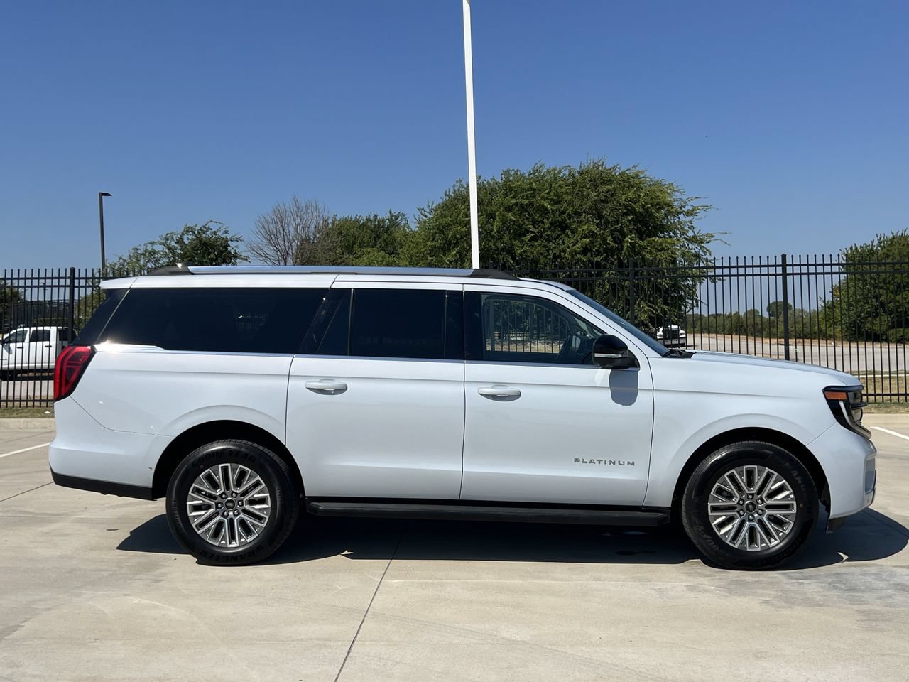 Used 2026 Ford Expedition Max Platinum AWD/4WD image 2