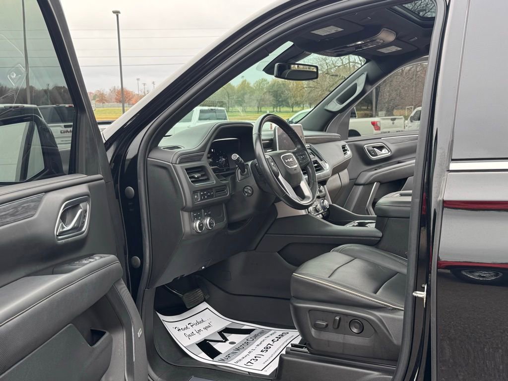 Used 2022 GMC Yukon SLT w/ SLT Premium Package image 2