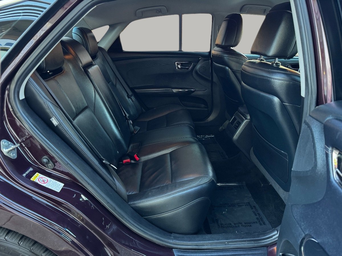 Used 2018 Toyota Avalon XLE image 18