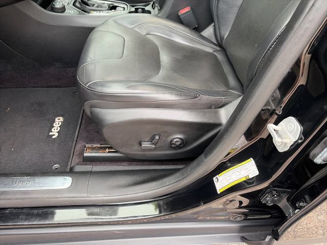 Used 2019 Jeep Cherokee Limited AWD/4WD image 18