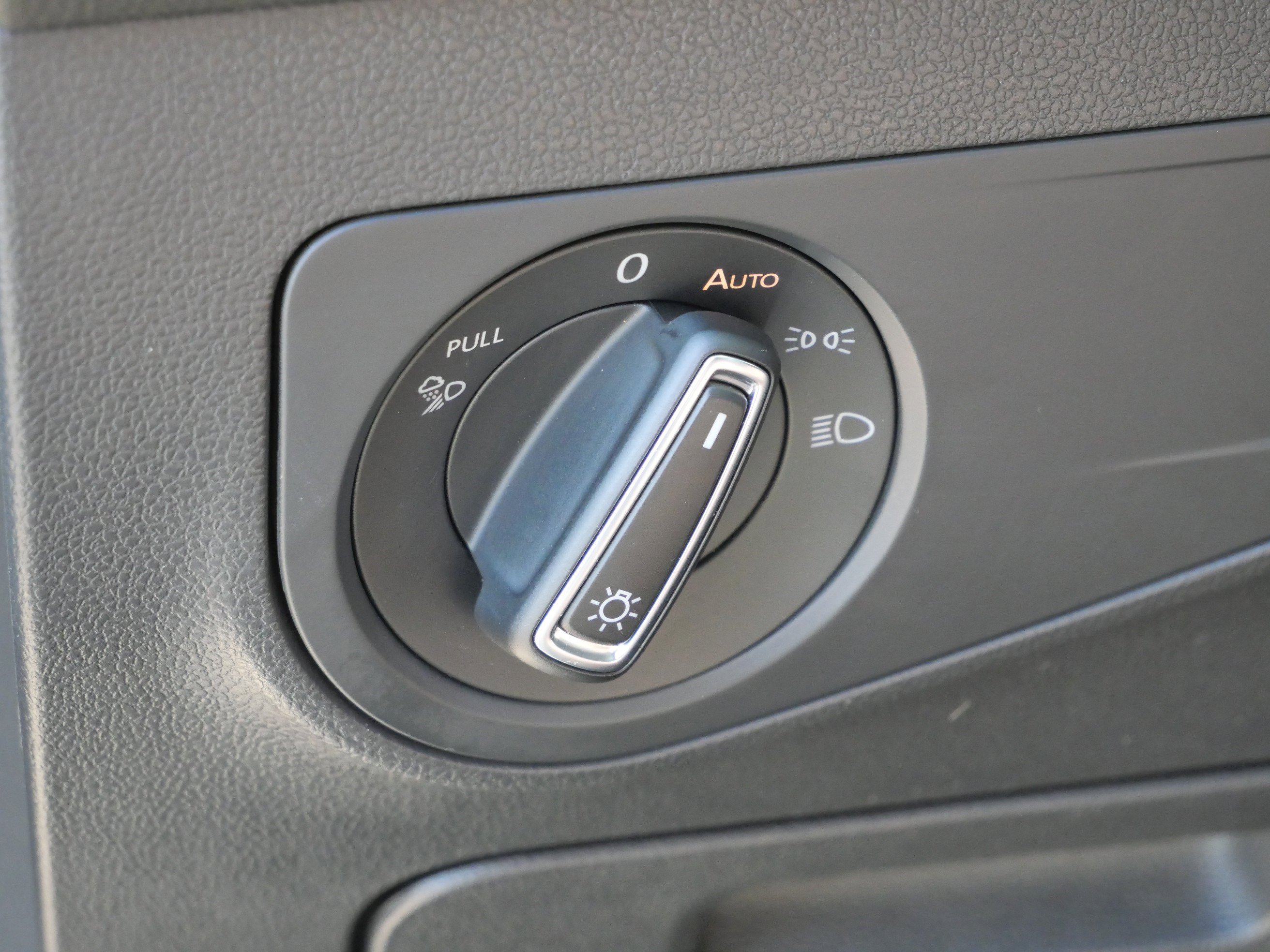 Used 2022 Volkswagen Tiguan SEL R-Line image 21