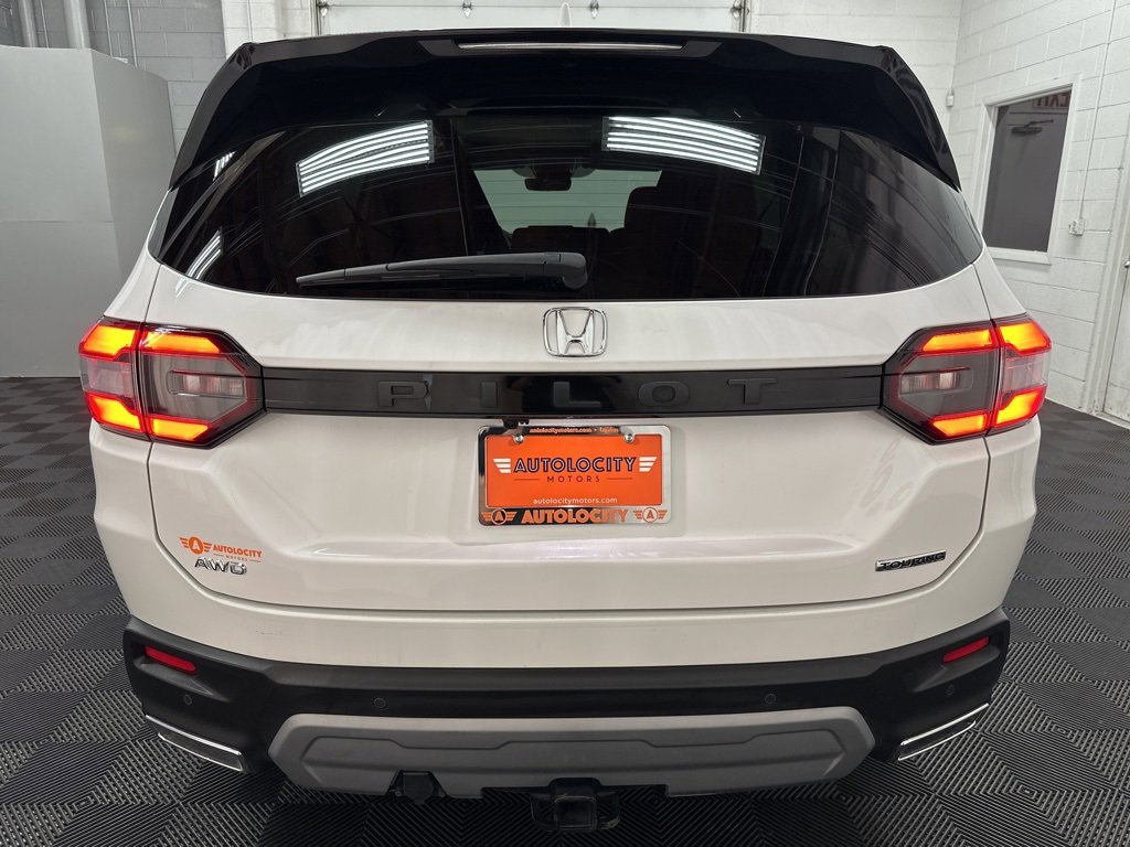 Used 2025 Honda Pilot Touring image 9
