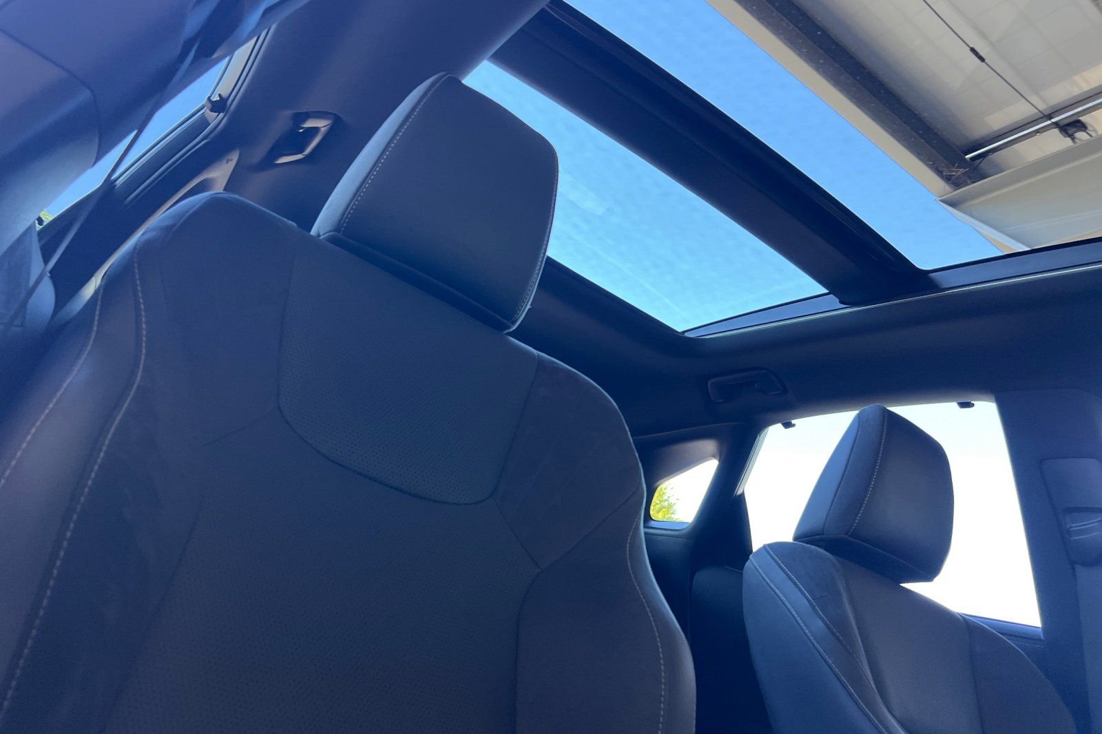 Used 2024 Lexus RX 450h AWD w/ Luxury Package image 19