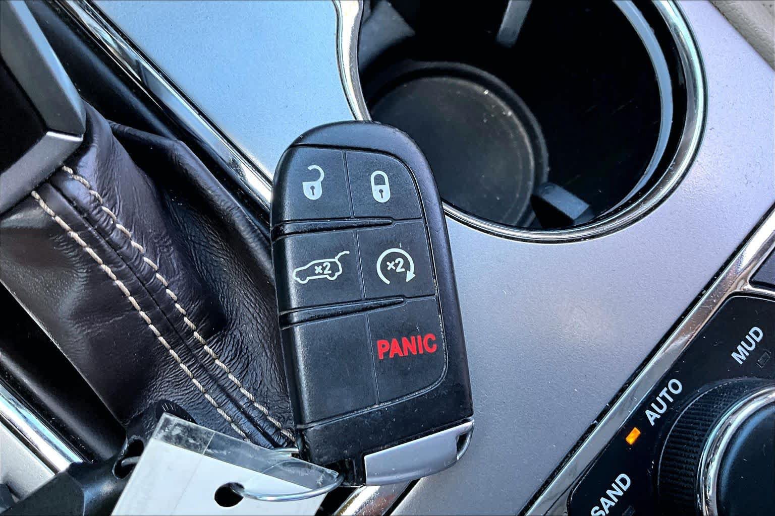 Used 2018 Jeep Grand Cherokee Overland AWD/4WD image 22