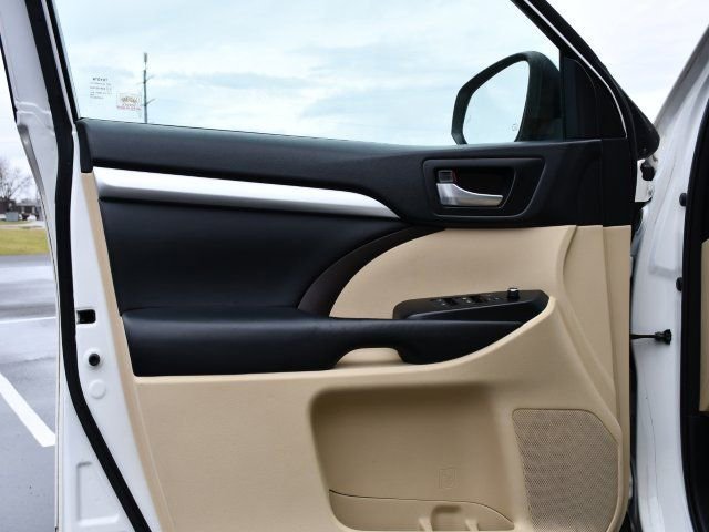 Used 2018 Toyota Highlander XLE image 10