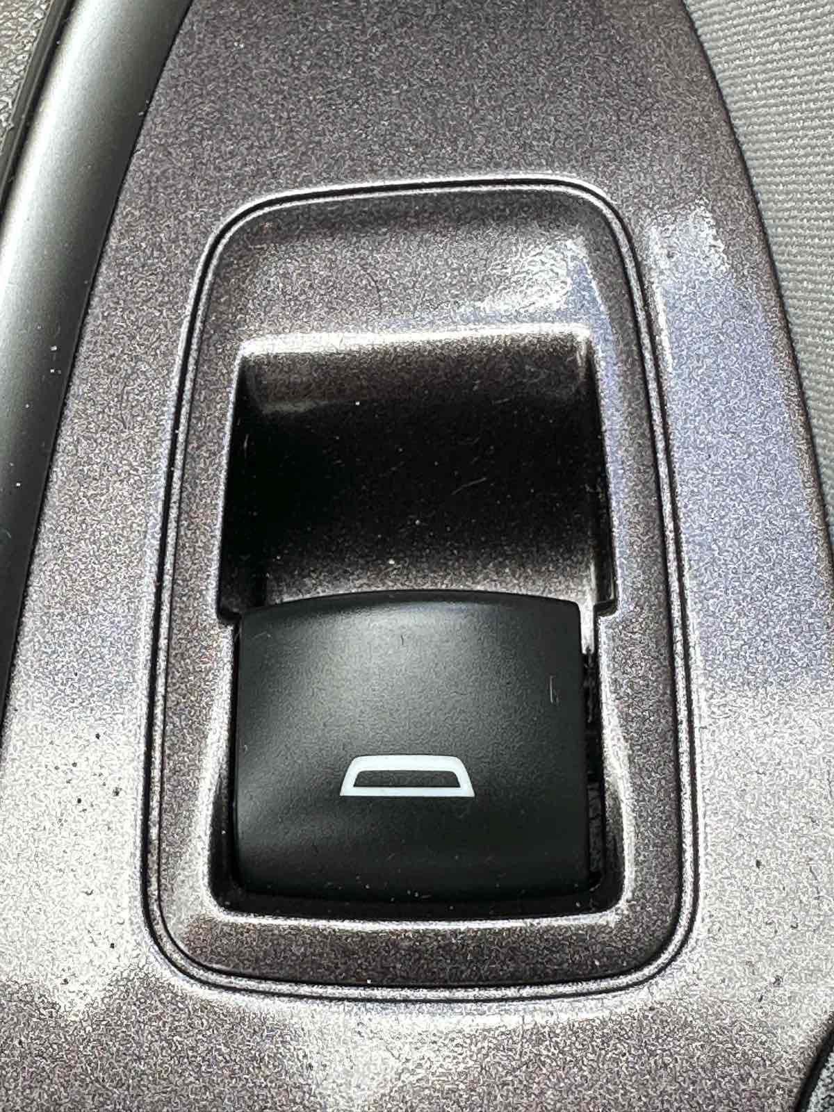 Used 2021 Chevrolet Malibu LS FWD image 31