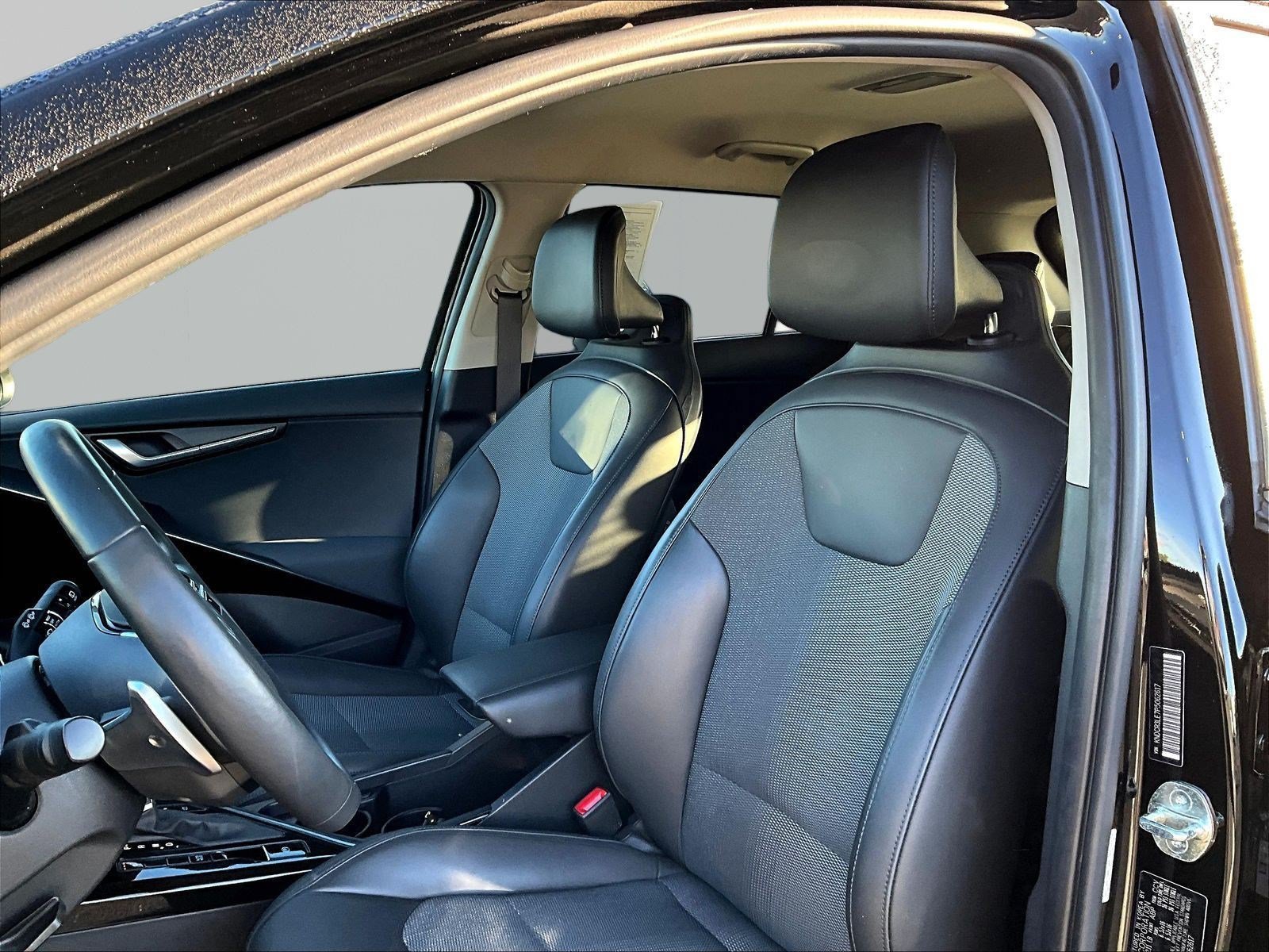 Used 2023 Kia Niro EX FWD image 21