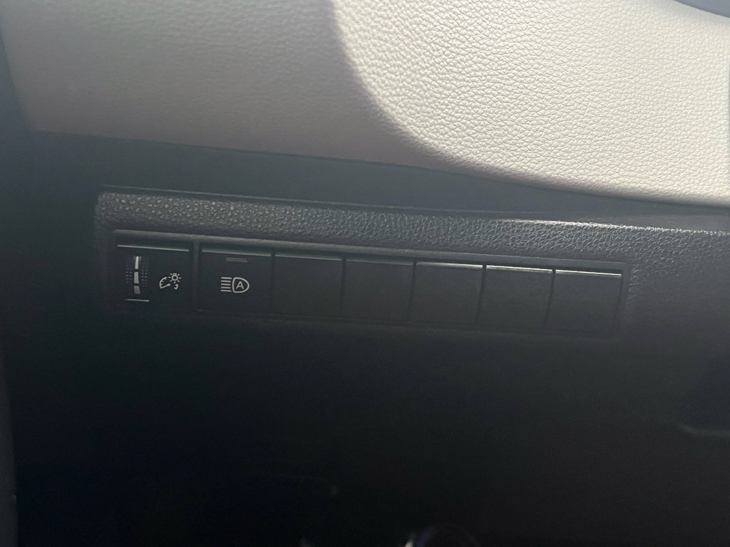 Used 2025 Toyota Corolla LE FWD image 22
