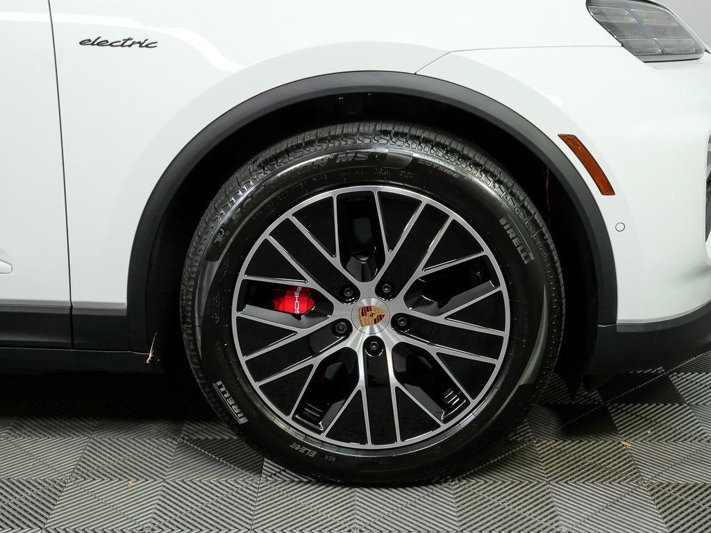 New 2025 Porsche Macan 4S Electric image 41