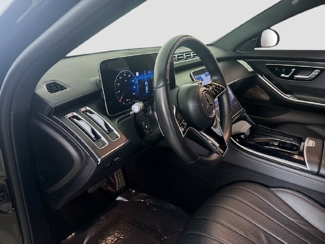 Used 2022 Mercedes-Benz S 500 4MATIC w/ AMG Line Package image 22