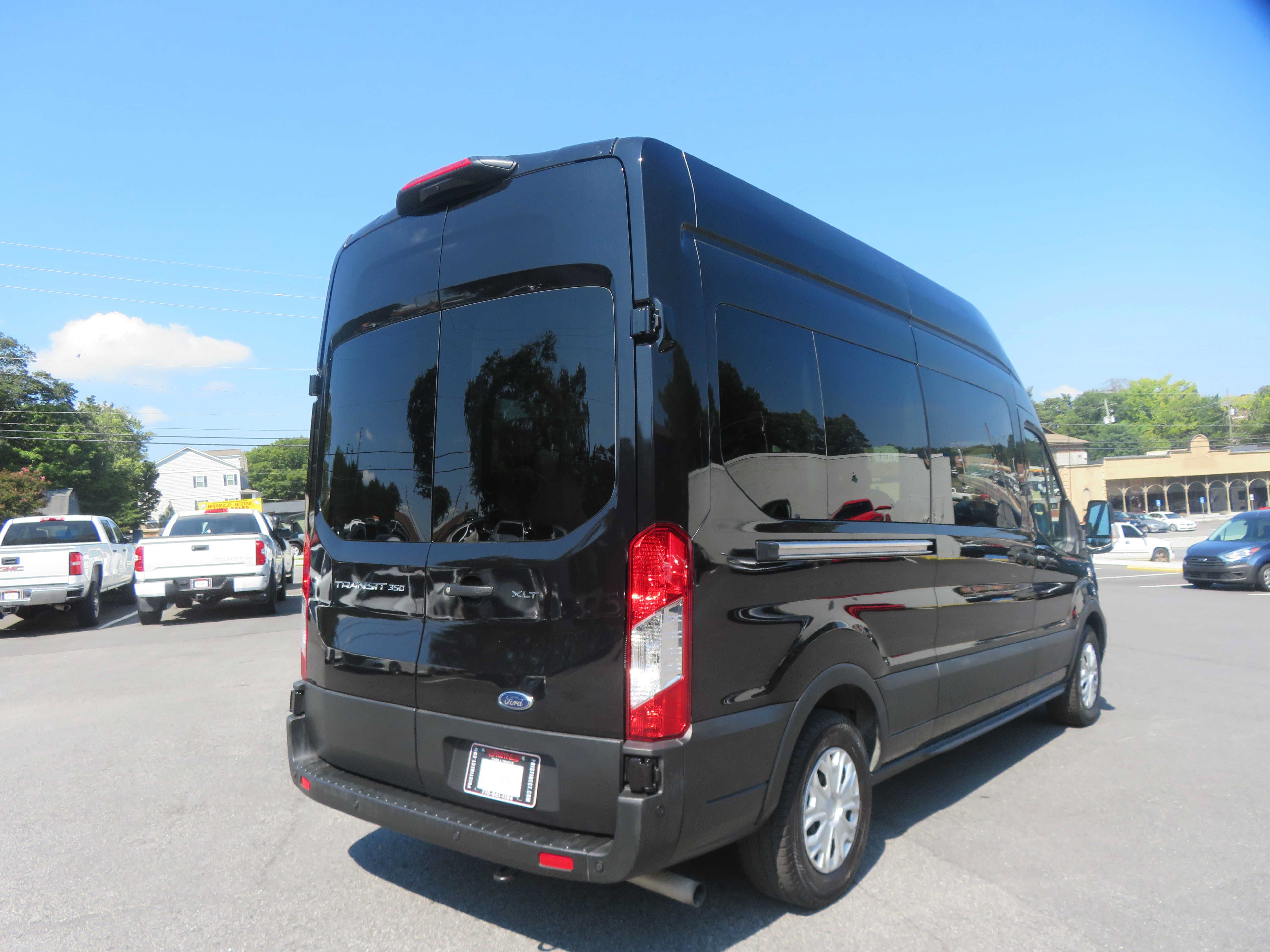 Used 2025 Ford Transit 350 XLT RWD image 4