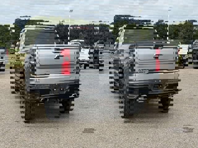 Used 2024 Chevrolet Silverado 1500 Custom Trail Boss w/ LPO, Dark Essentials Package image 6