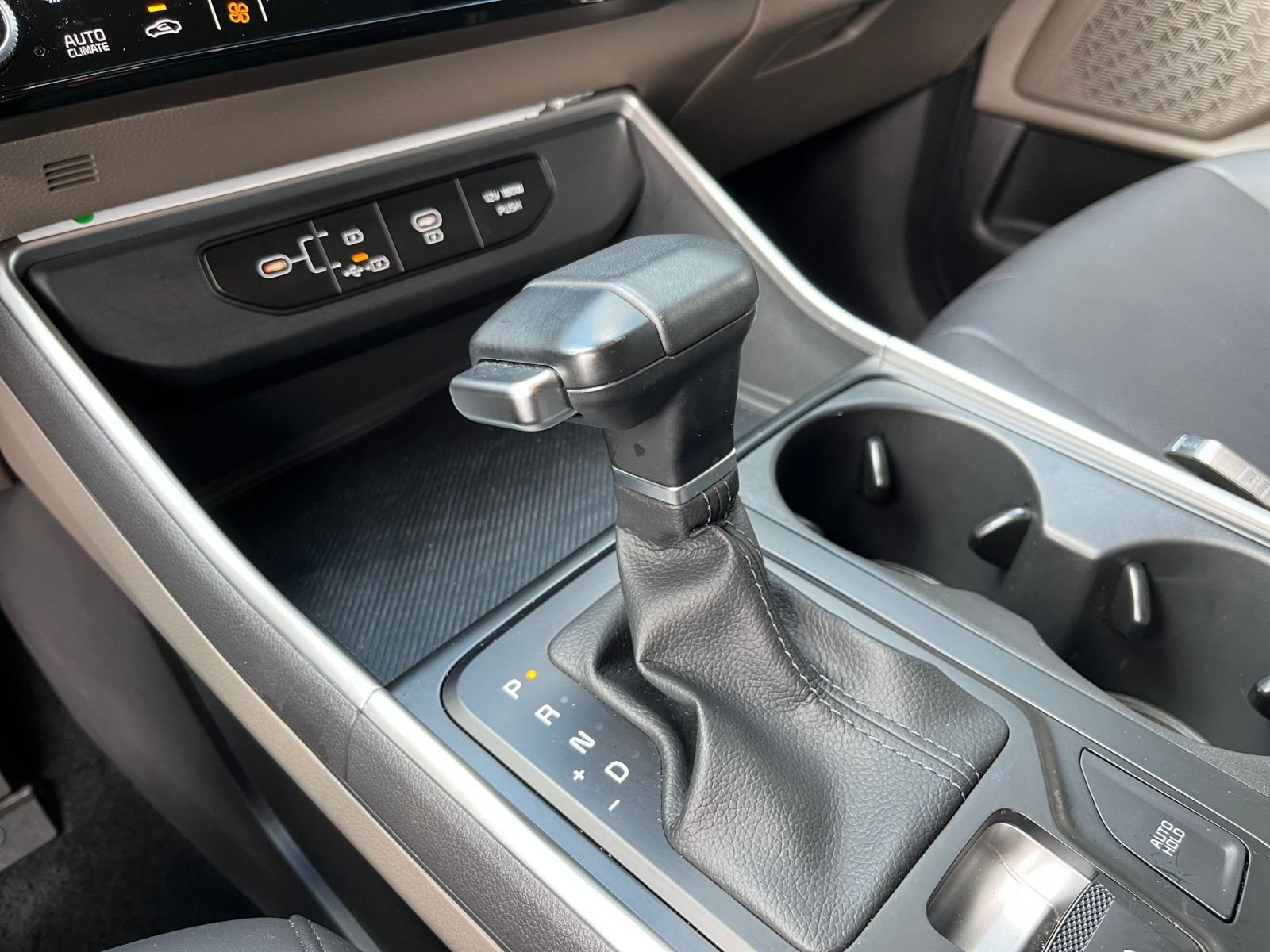 Used 2026 Kia Carnival FWD image 41
