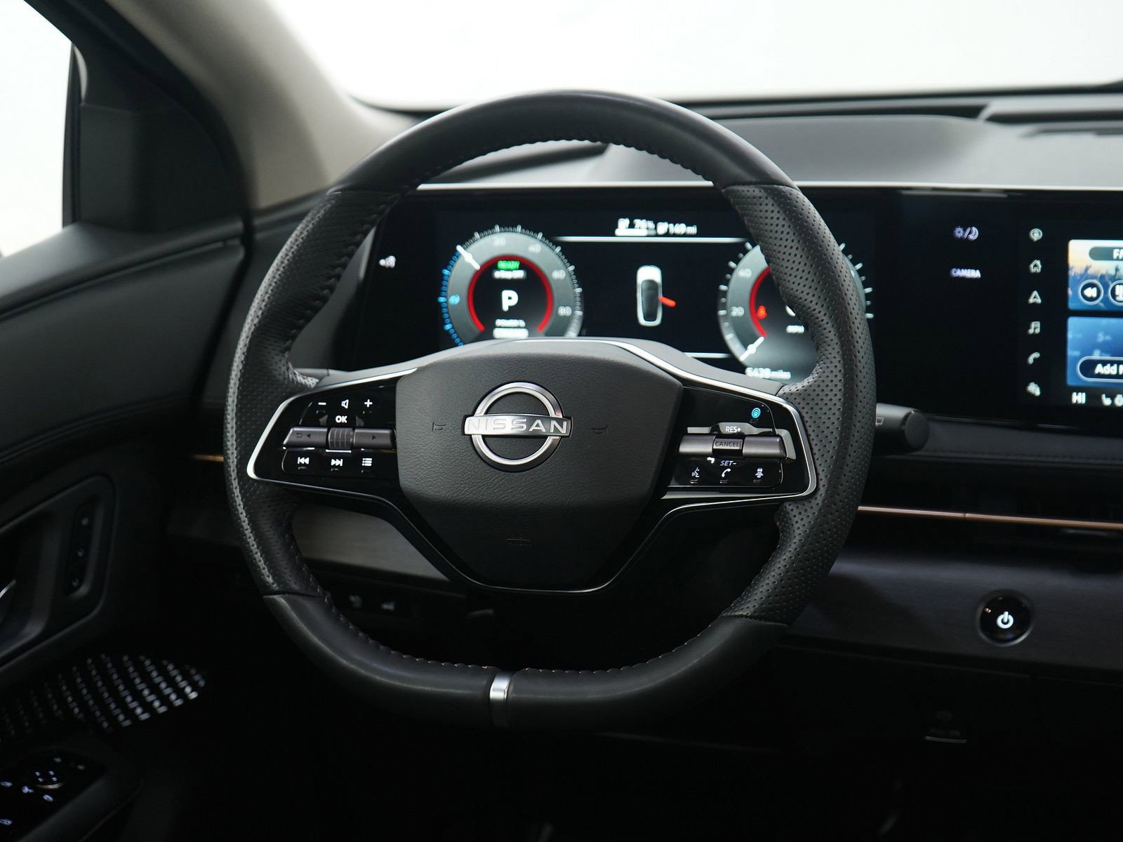 Used 2023 Nissan Ariya AWD image 16