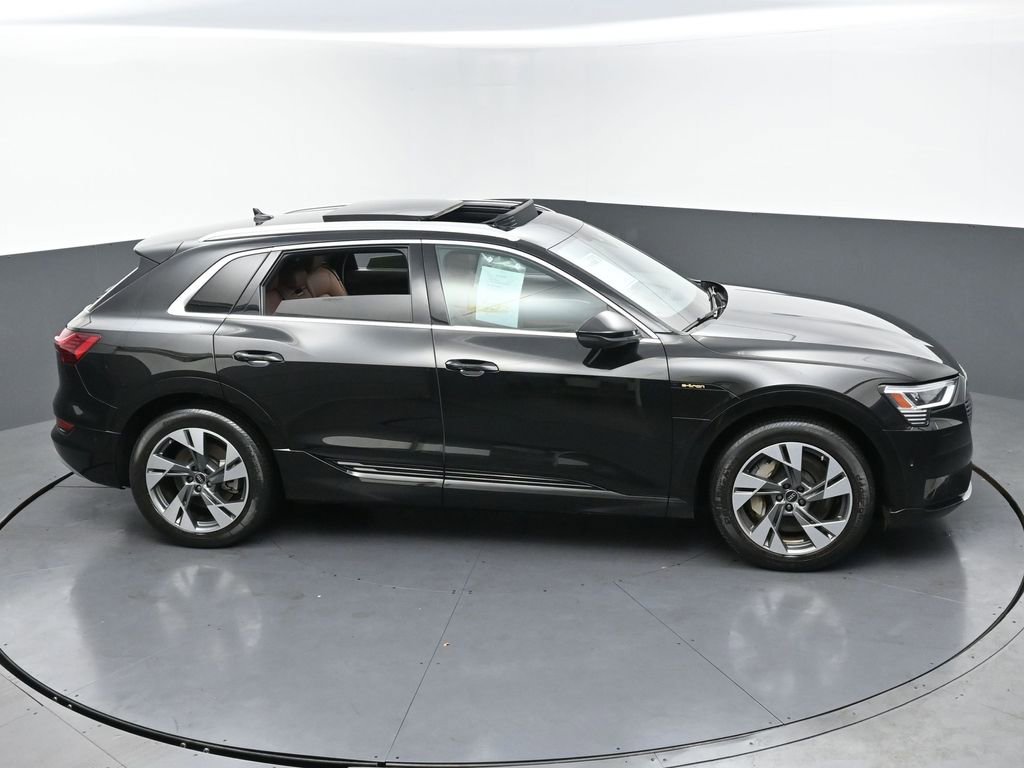 Used 2022 Audi e-tron Premium Plus w/ Premium Plus Package image 42