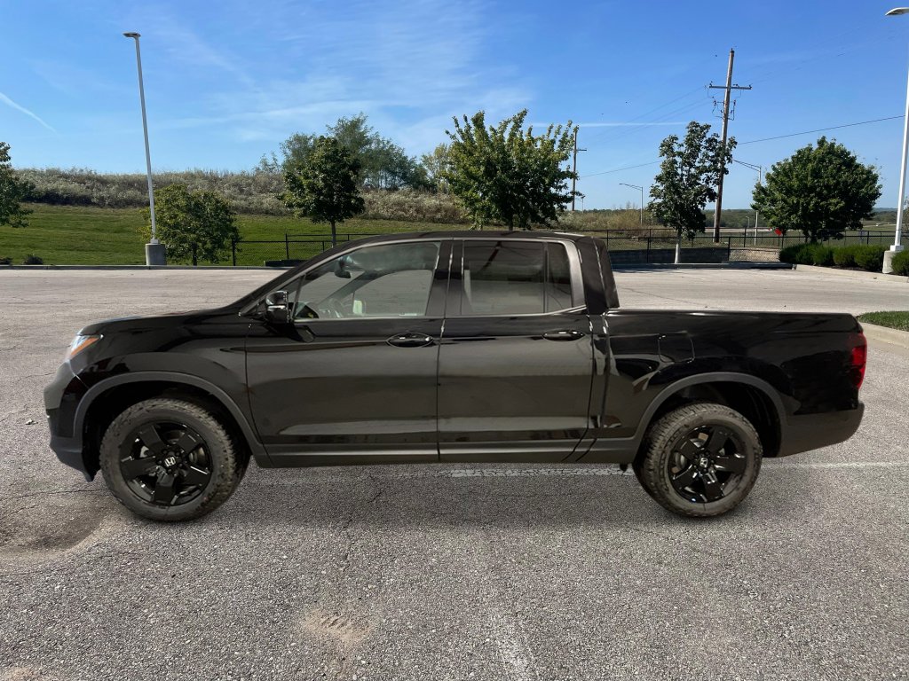 New 2026 Honda Ridgeline Black Edition image 2