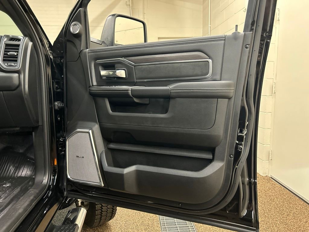 New 2026 RAM 4500 4x4 Crew Cab DRW w/ Laramie Trim Package image 3