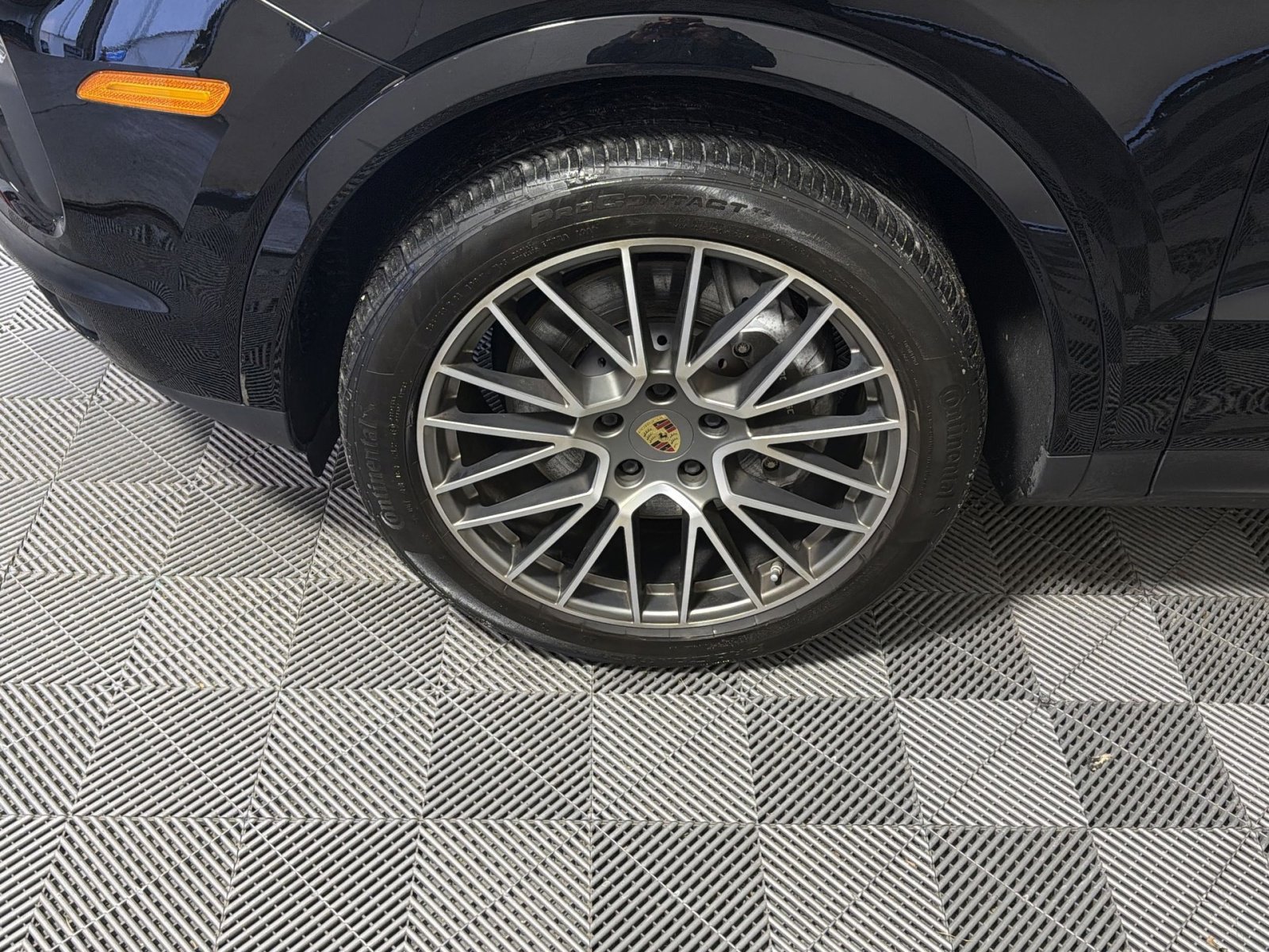 Used 2023 Porsche Cayenne Platinum Edition image 12