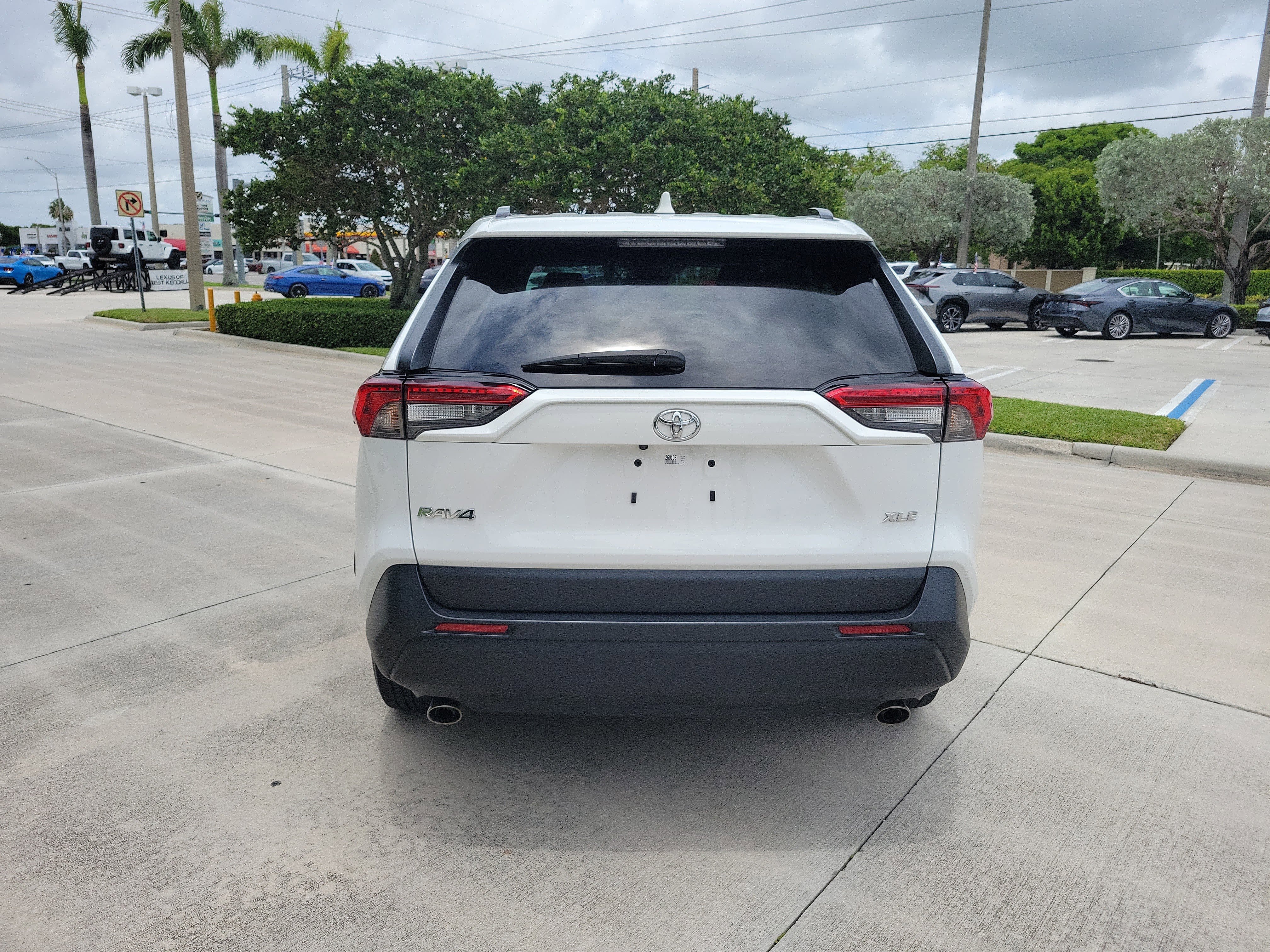 Used 2024 Toyota RAV4 XLE FWD image 7