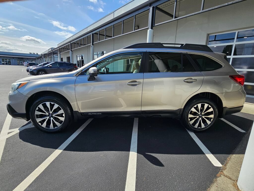 Used 2015 Subaru Outback 3.6R Limited AWD/4WD image 2