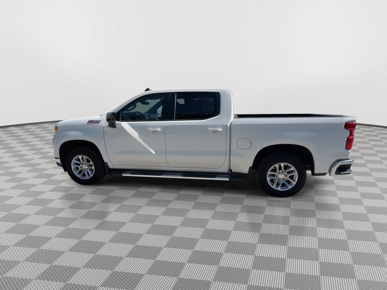 Used 2025 Chevrolet Silverado 1500 LT AWD/4WD image 5