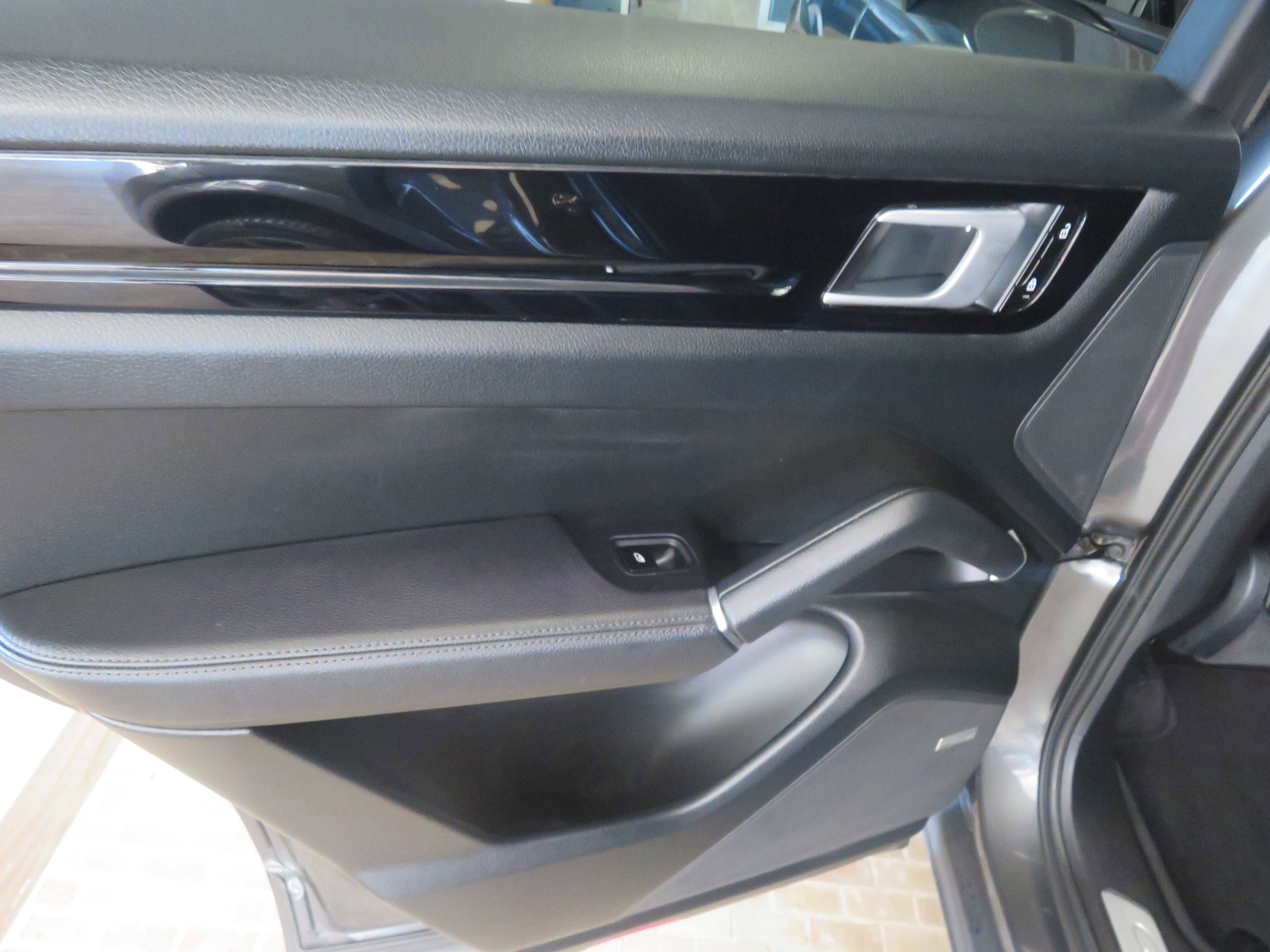 Used 2020 Porsche Cayenne S image 19