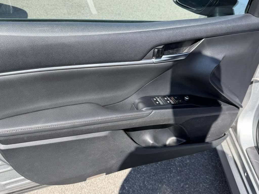 Used 2019 Toyota Camry FWD image 16