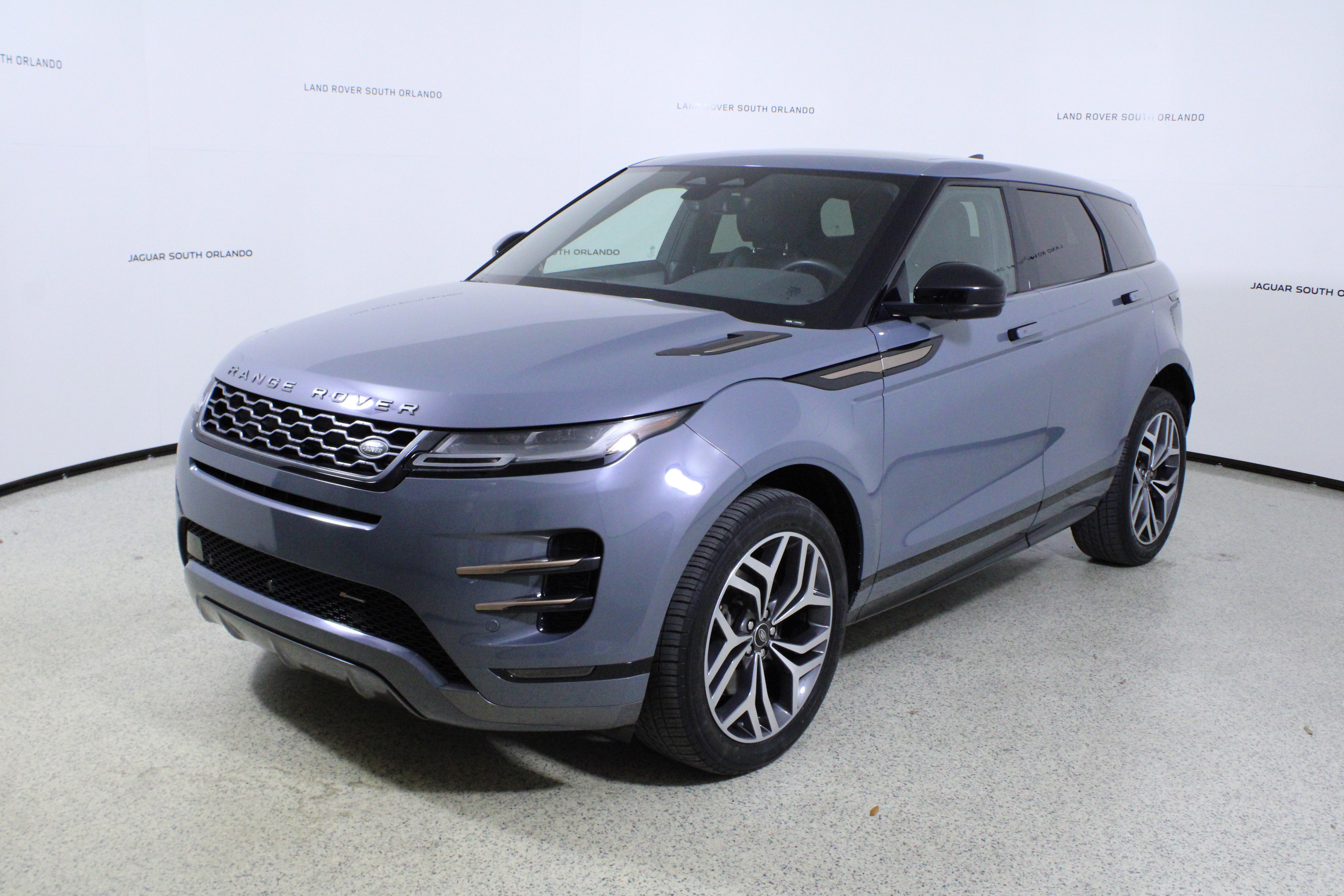 Used 2023 Land Rover Range Rover Evoque R-Dynamic SE image 4
