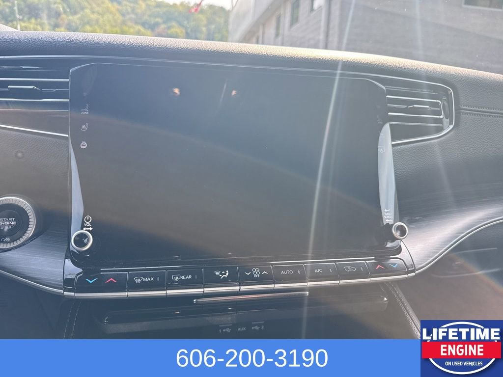 Used 2024 Jeep Wagoneer Series II w/ Flexible Seating Group image 18